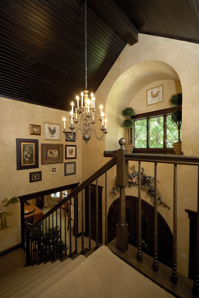 The Roost Bed and Breakfast 20/40