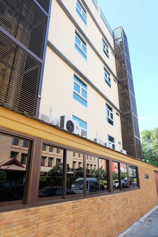 AU BON HOSTEL 6/58