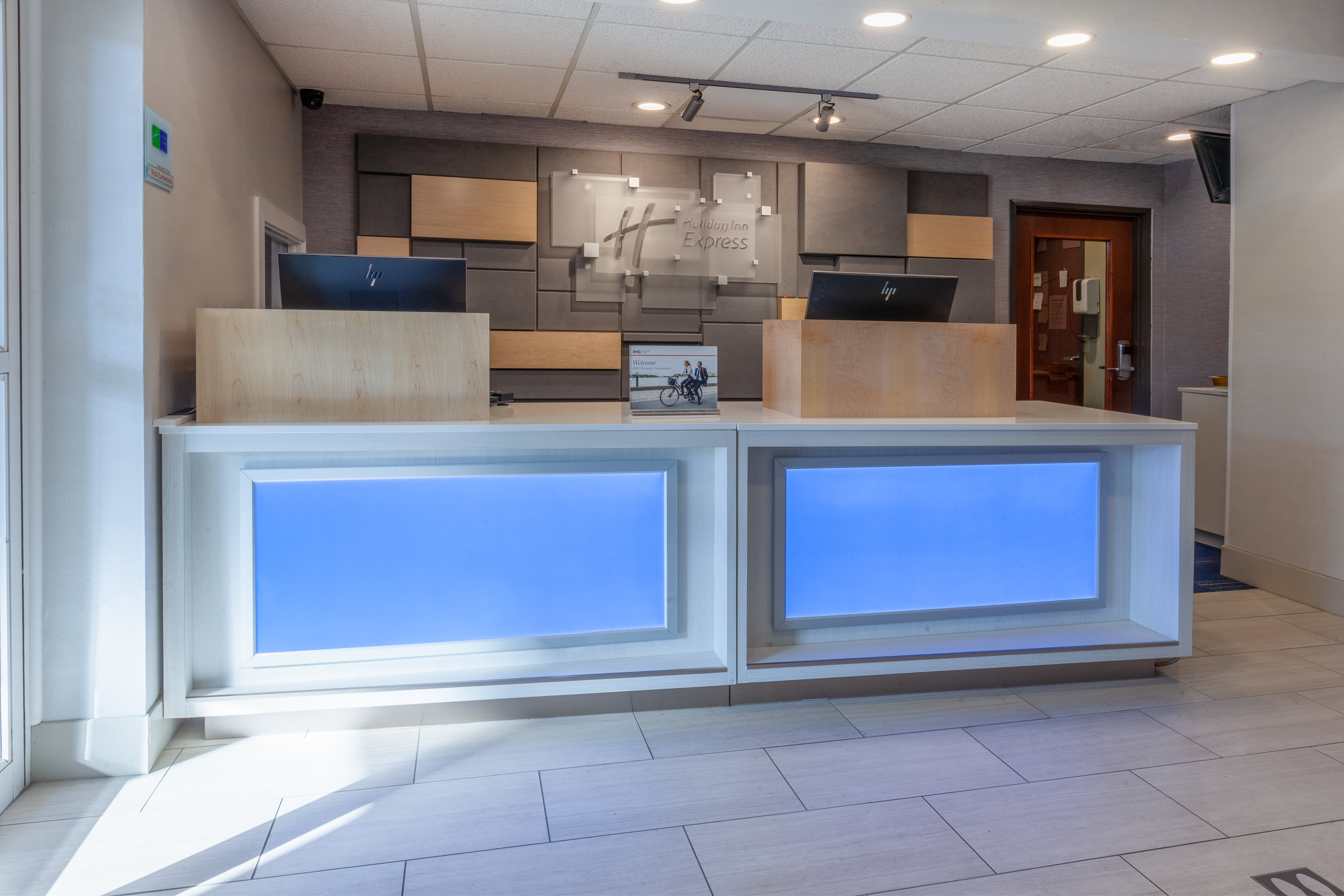 Holiday Inn Express Hotel Suites Woodhaven 10/59