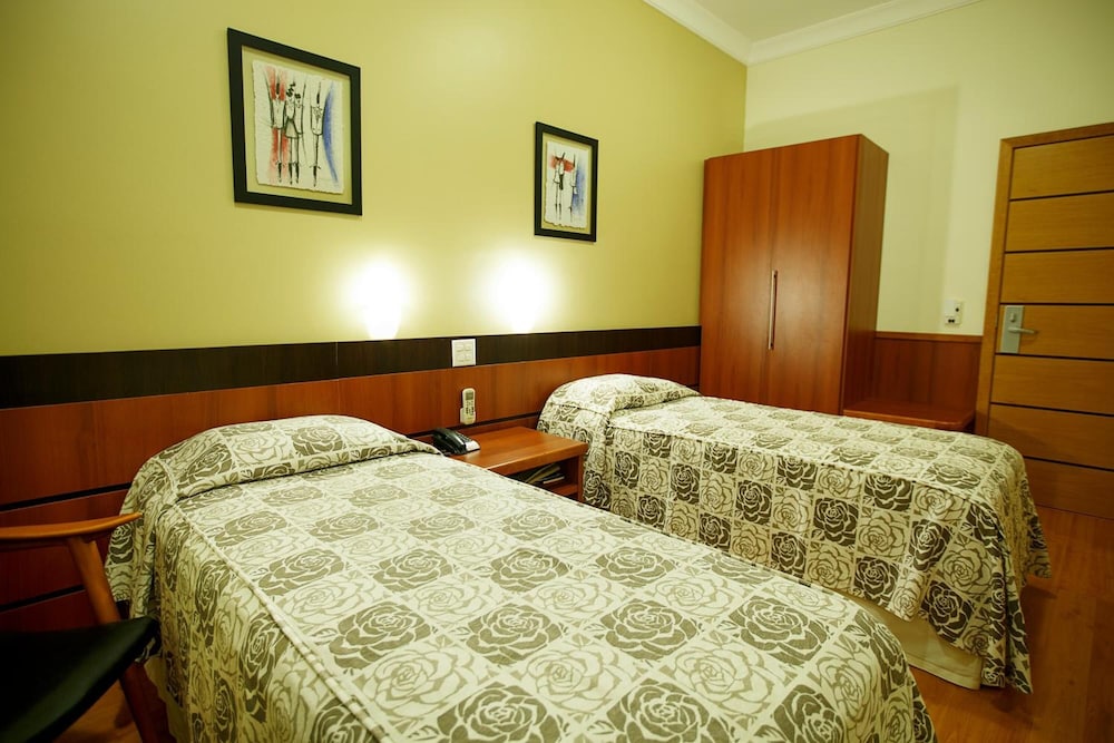 Eston Hotel 14/38