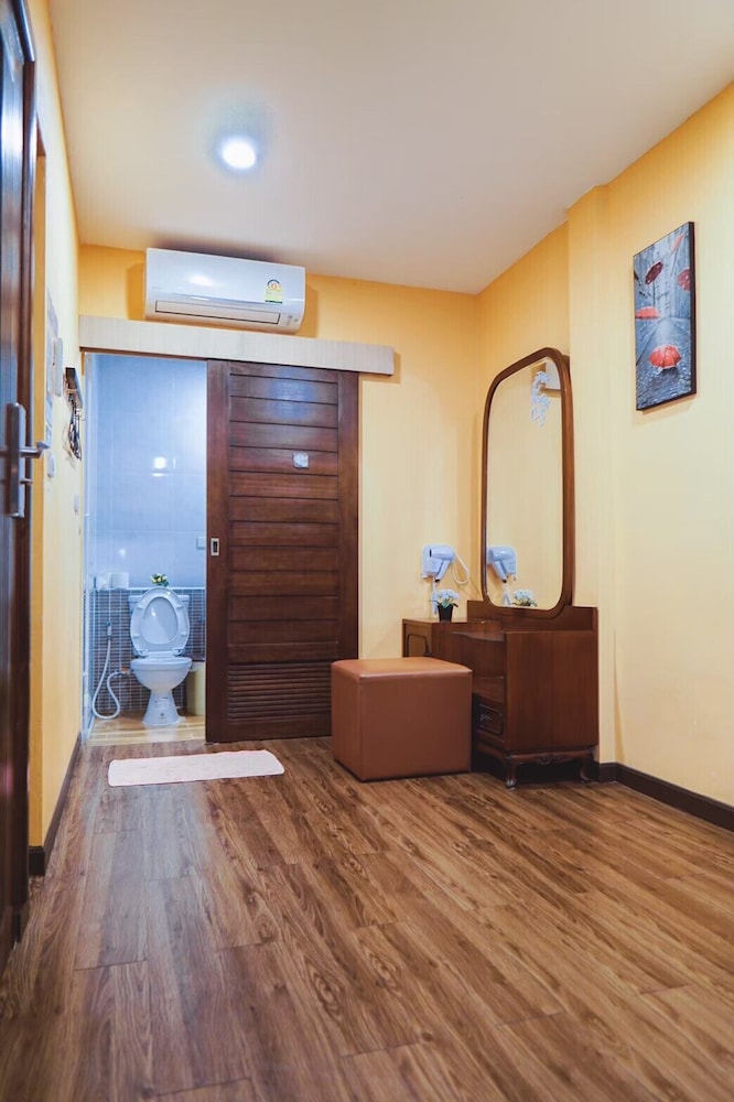 Click Hostel 6/65