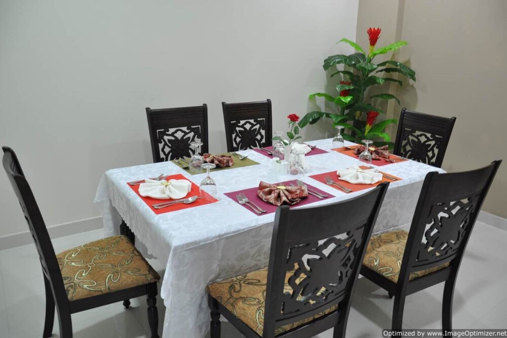Royal Garden Hotel 13/19