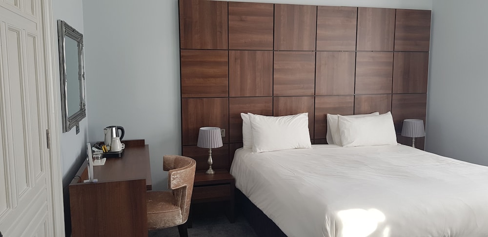 Double Bed, Small