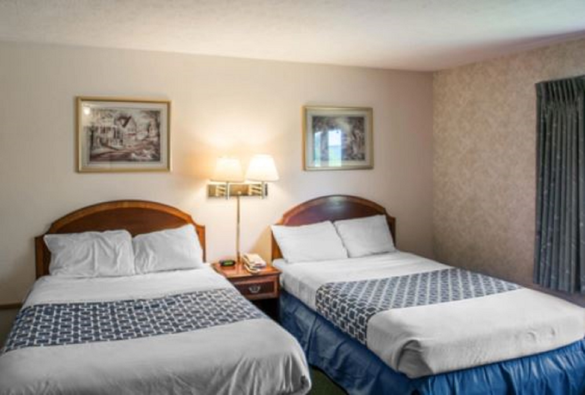 Senior, 2 Double Beds, Smoking
