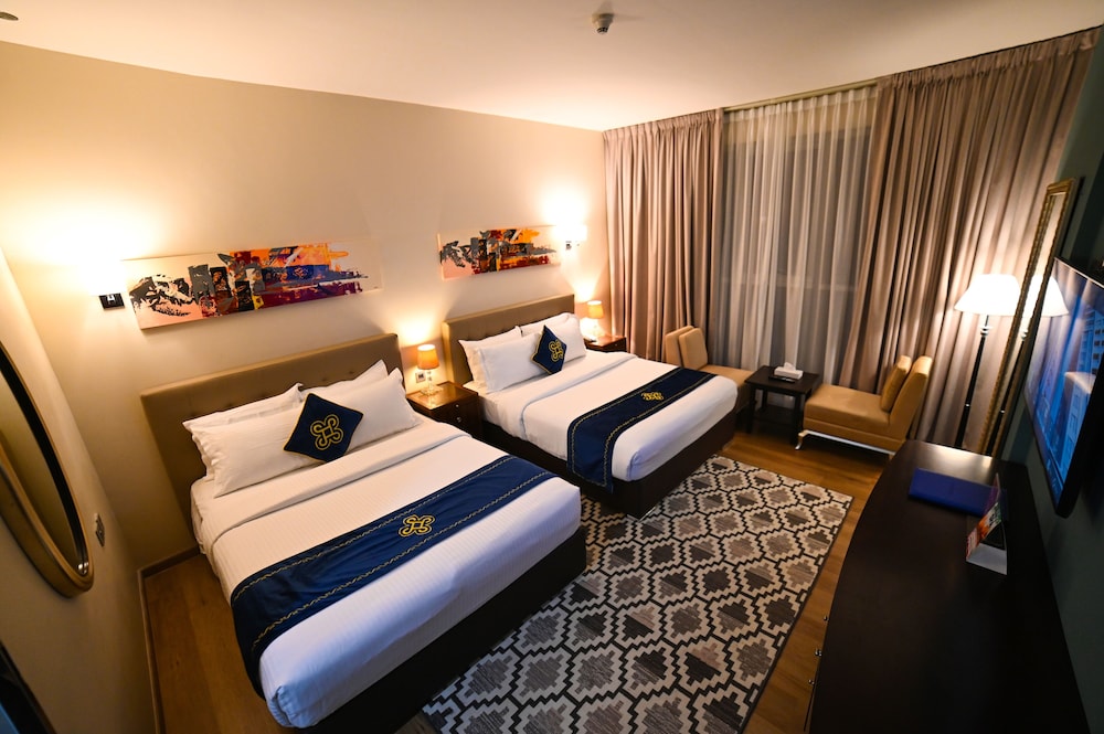 Seven Seas Hotel 23/68