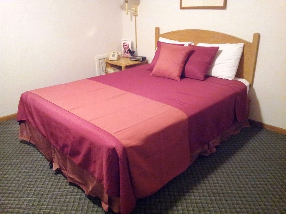 Red Carpet Motel 15/50