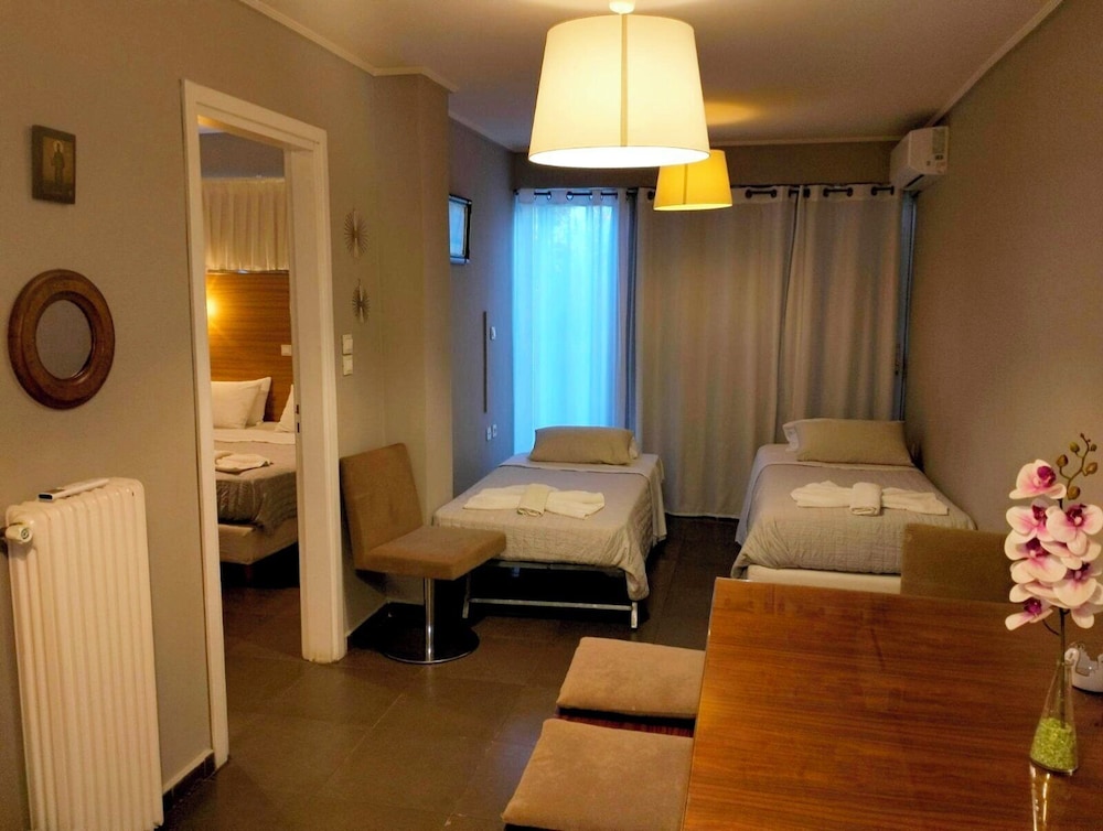 Myrto Hotel 70/90