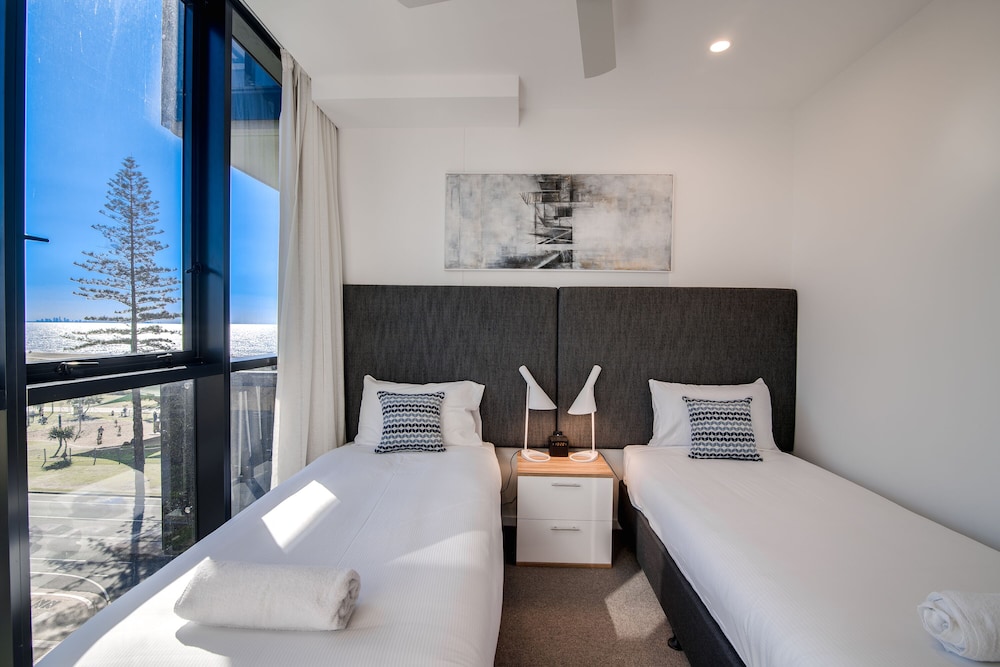 Iconic Kirra Beach Resort 52/72
