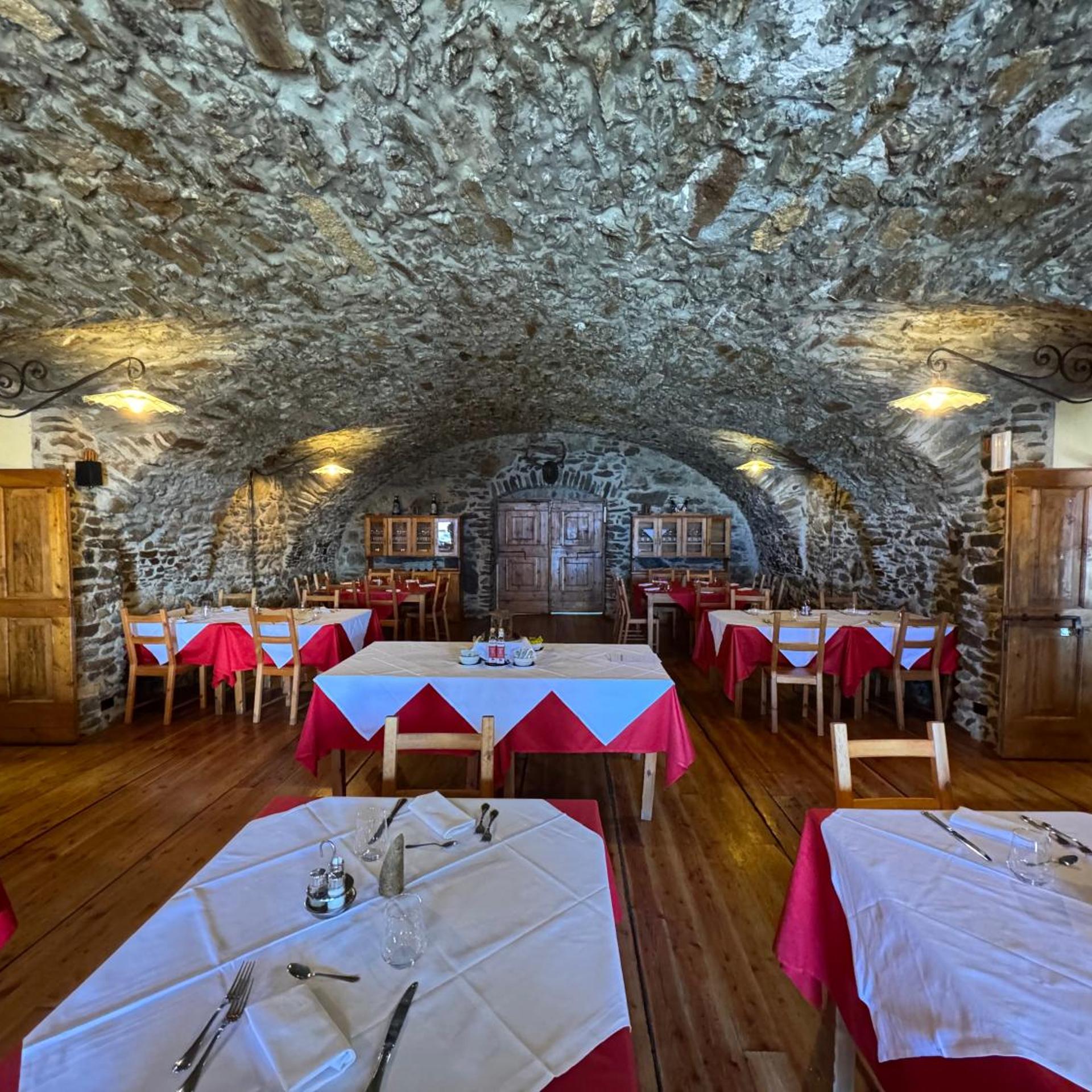 HOTEL LA MIRANDOLA - DIMORA STORICA 34/44