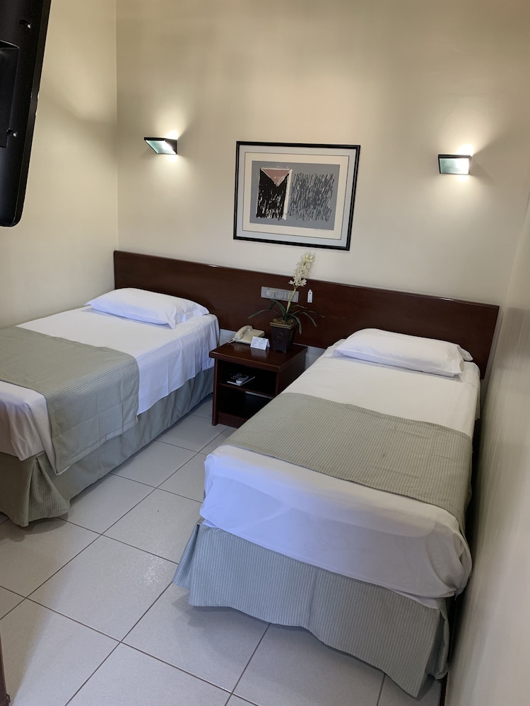 DELUXE, TWIN BEDS
