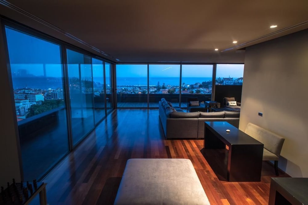 Arts In Penthouse Apartments Til Sol 10/30