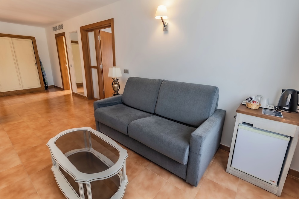 Paloma Blanca Boutique Hotel 35/50