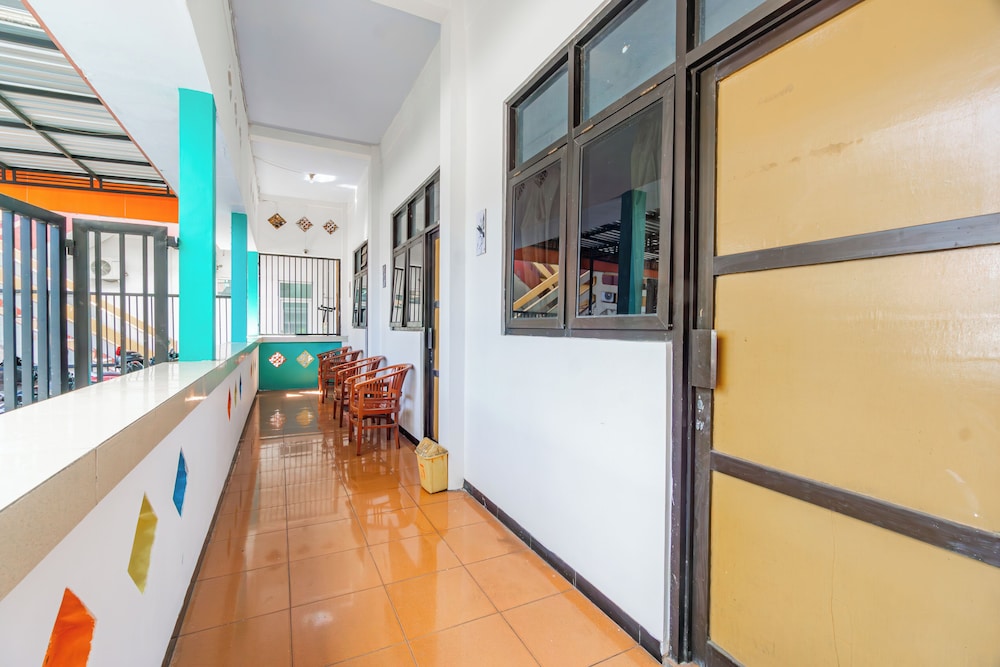 Hotel O Central Madiun Near Stasiun Kota Madiun in MADIUN