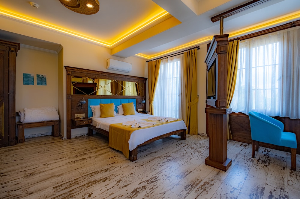 Reis Royal Hotel 11/80