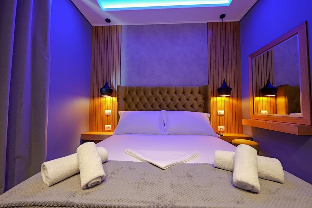 غرفة كومفورت بسرير كوين بإطلالة على المسبح، Hotel Piramida 2/5