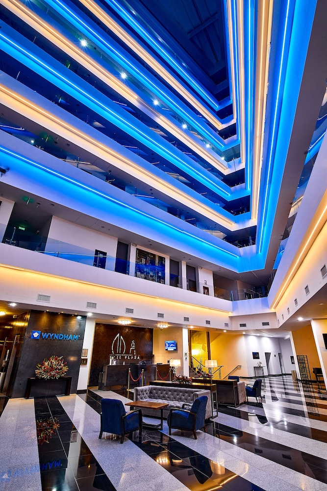 Wyndham Manta Sail Plaza Hotel and Convention Center 1/57