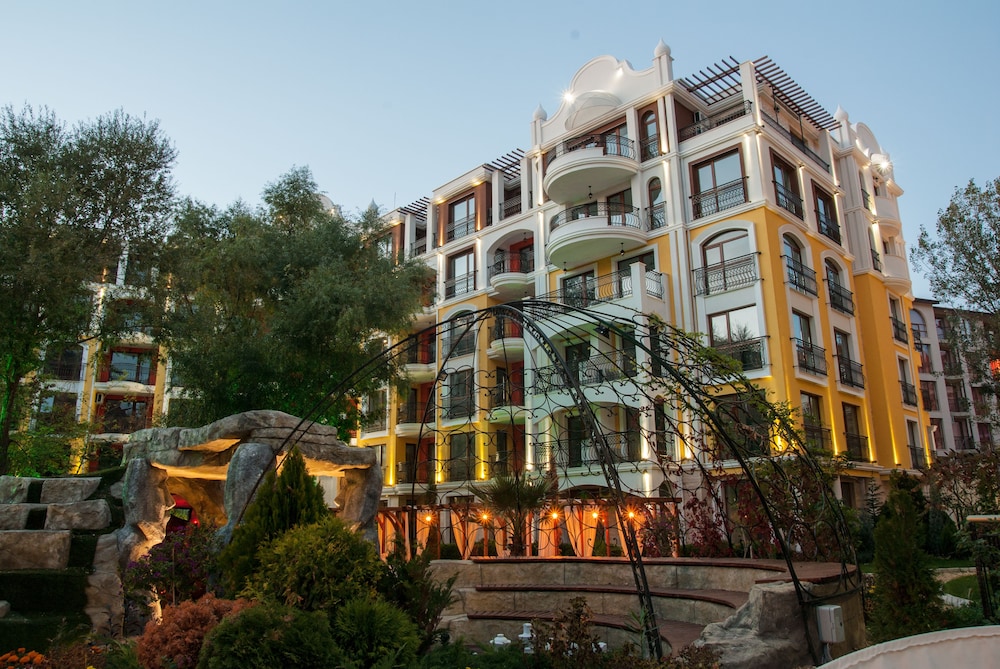 Harmony Suites 2 3 6/65