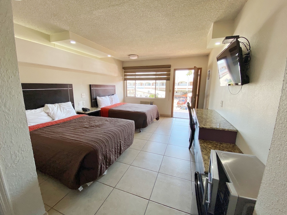 ROOM, DOUBLE BED
