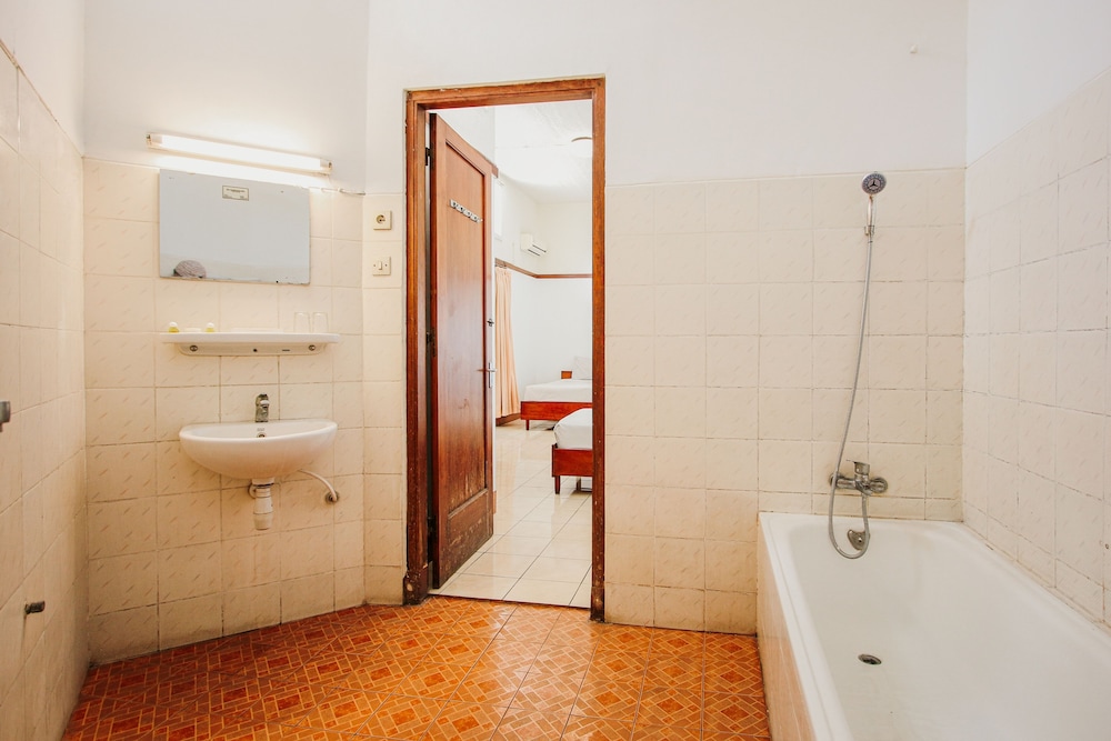 Hotel Bumi Asih 63/64