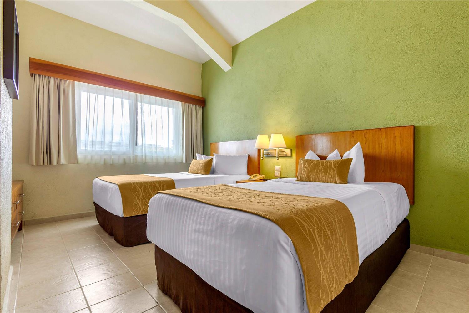 EFFICIENCY, SUITE, 1 KING AND 2 DOUBLE BEDS