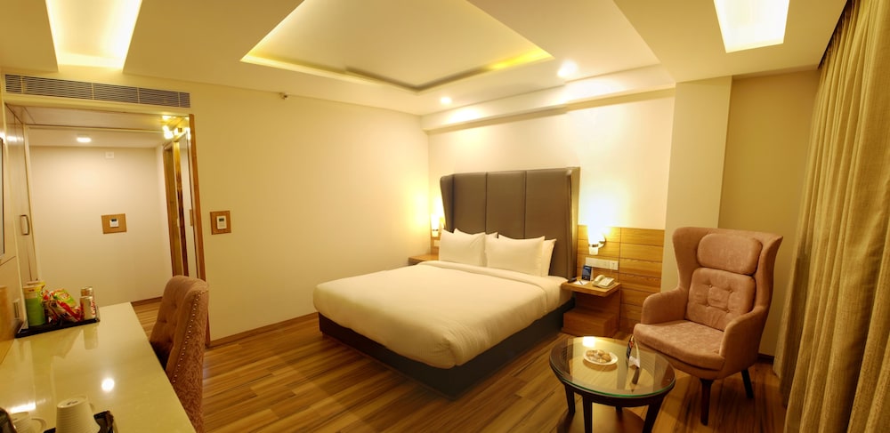 LUXURY, DOUBLE BED, CITY VIEW