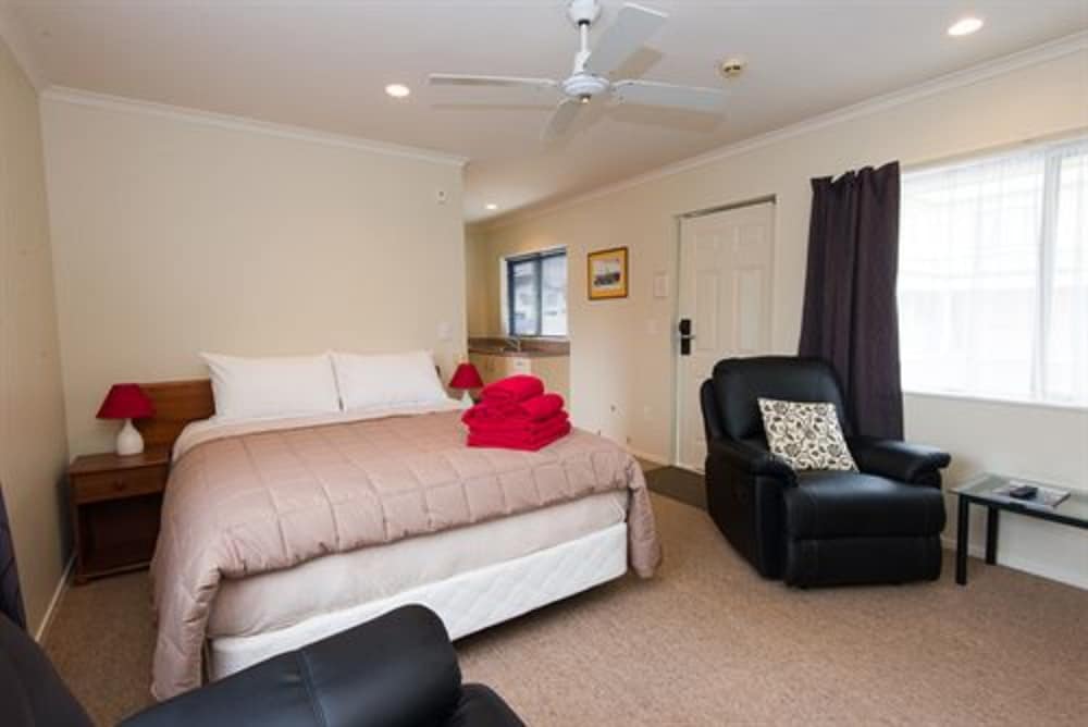 Hamilton Settlers Motor Lodge 18/37