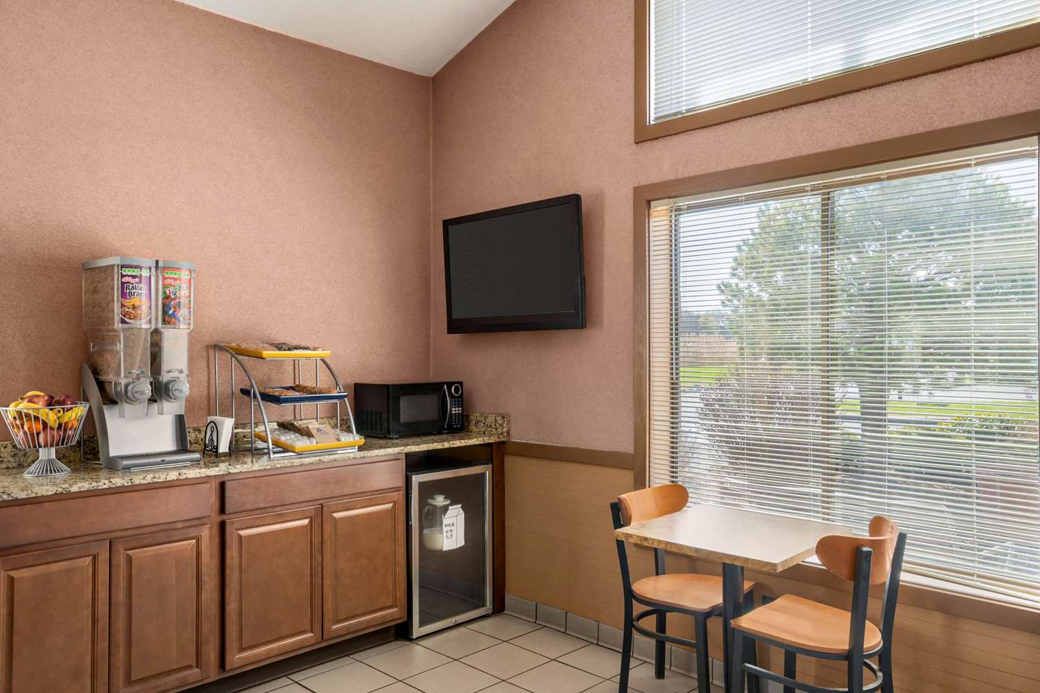 Days Inn by Wyndham Canastota/Verona 43/52