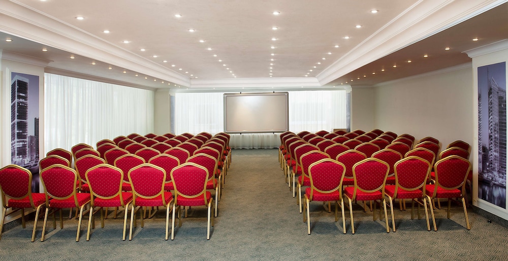Radisson Blu Martinez Beirut 64/72