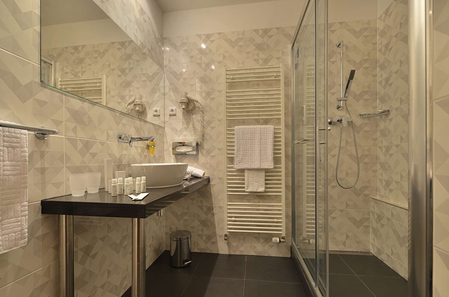 Ramada by Wyndham Airport Prague 16/17