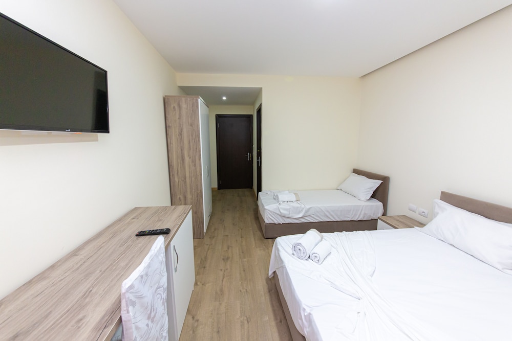 Esal Hotel 17/39