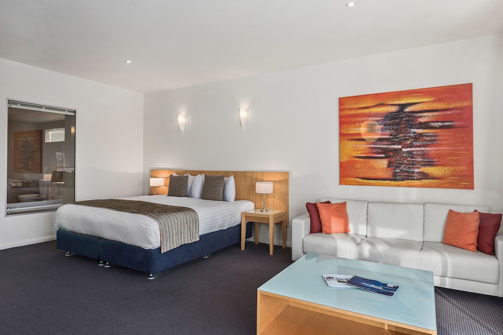 York Cove Hotel 7/59