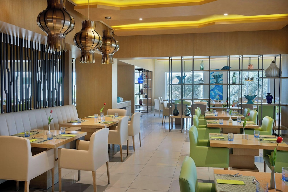 Al Habtoor Grand Resort, Autograph Collection 56/75