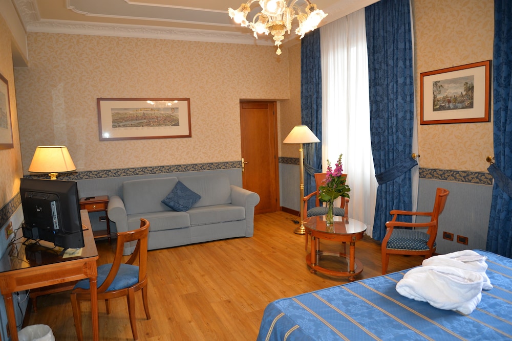 Strozzi Palace Hotel 30/42