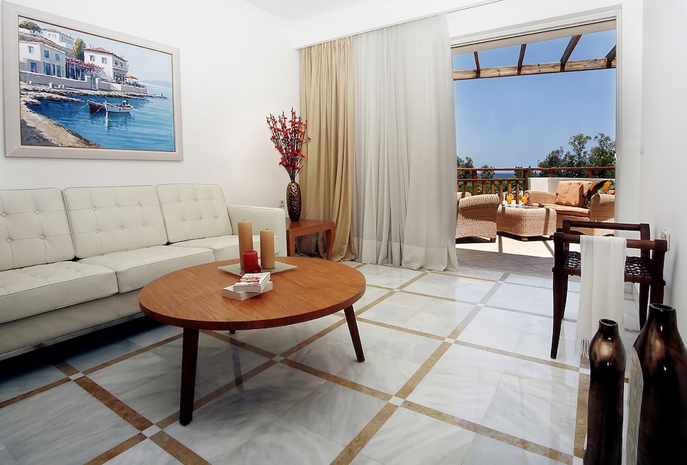 Pilot Beach Resort 47/78