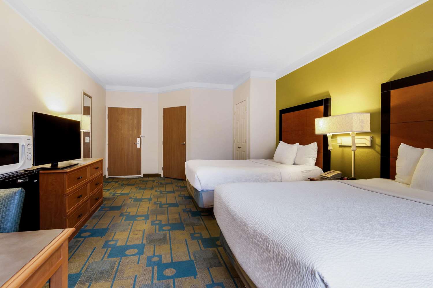 La Quinta Inn & Suites by Wyndham St. Pete-Clearwater Airpt 26/51