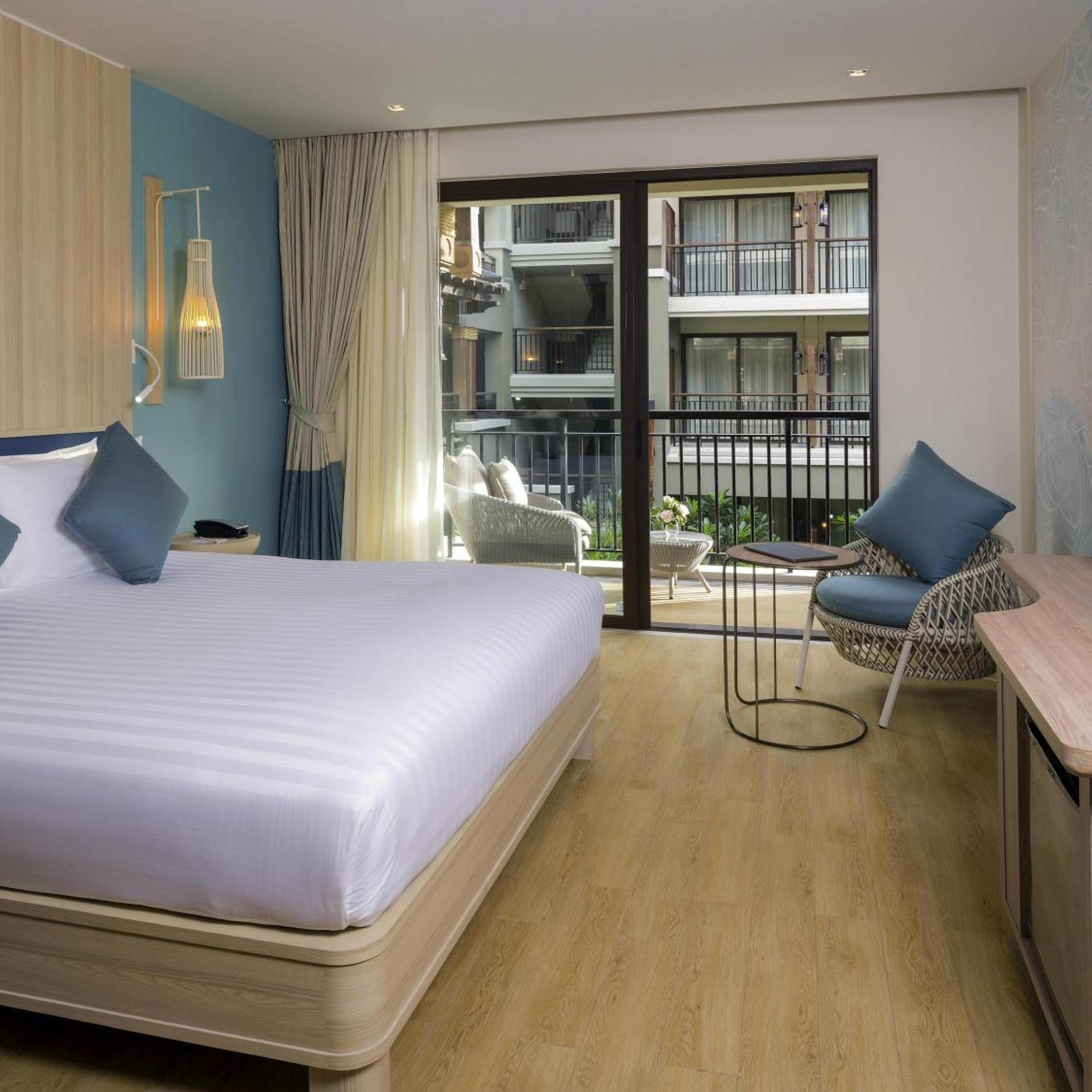 Deluxe, Double Bed, Beach Side, Pool View
