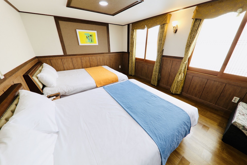 Gallery Hotel Be 19/50