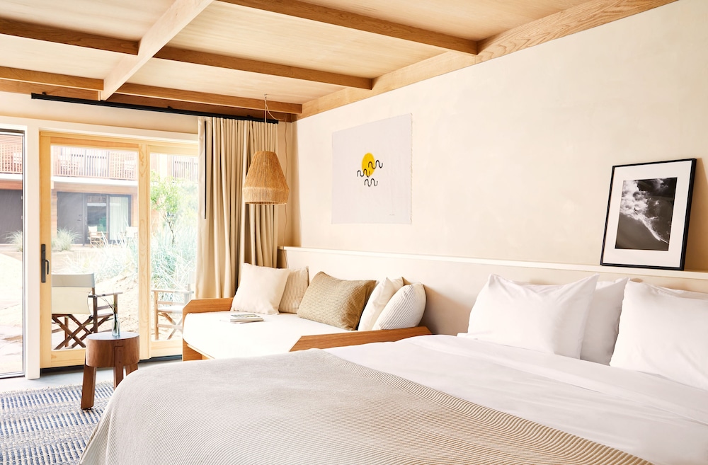Courtyard, 1 King and 1 Single Beds