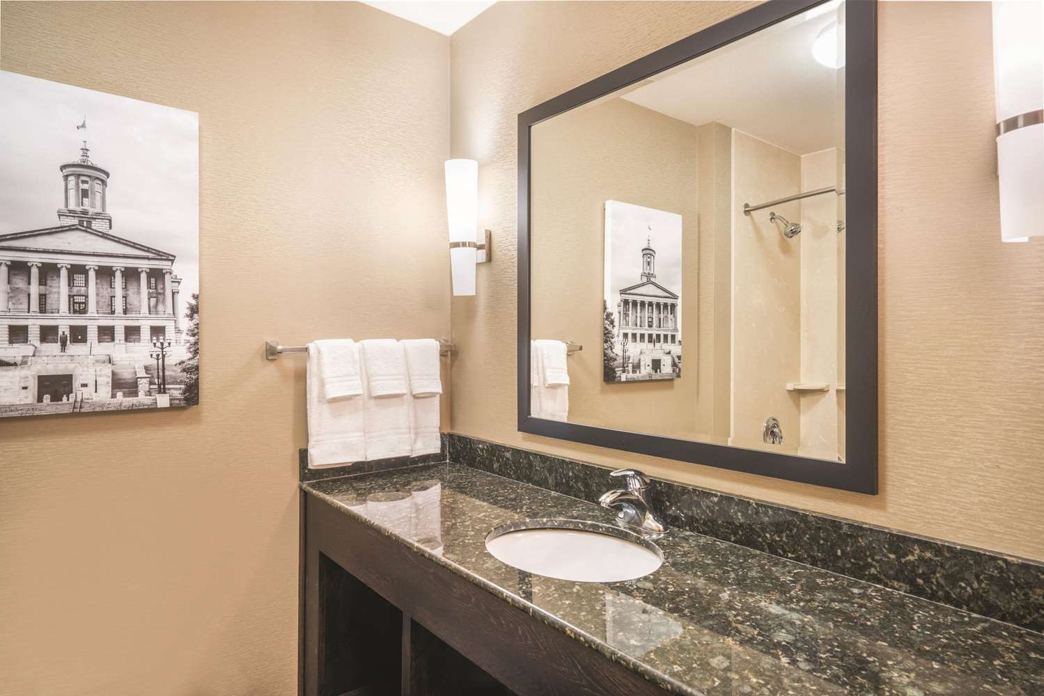 La Quinta Inn Suites Smyrna 43/45