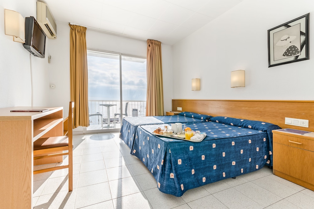 Gran Sol Hotel 57/68