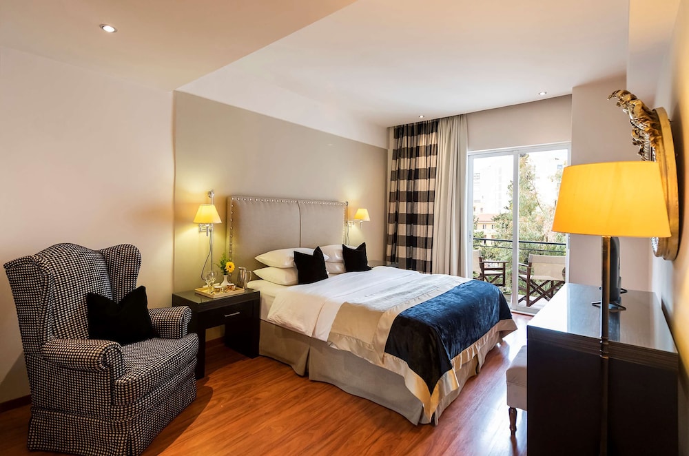 Best Western Plus Embassy Hotel 11/48