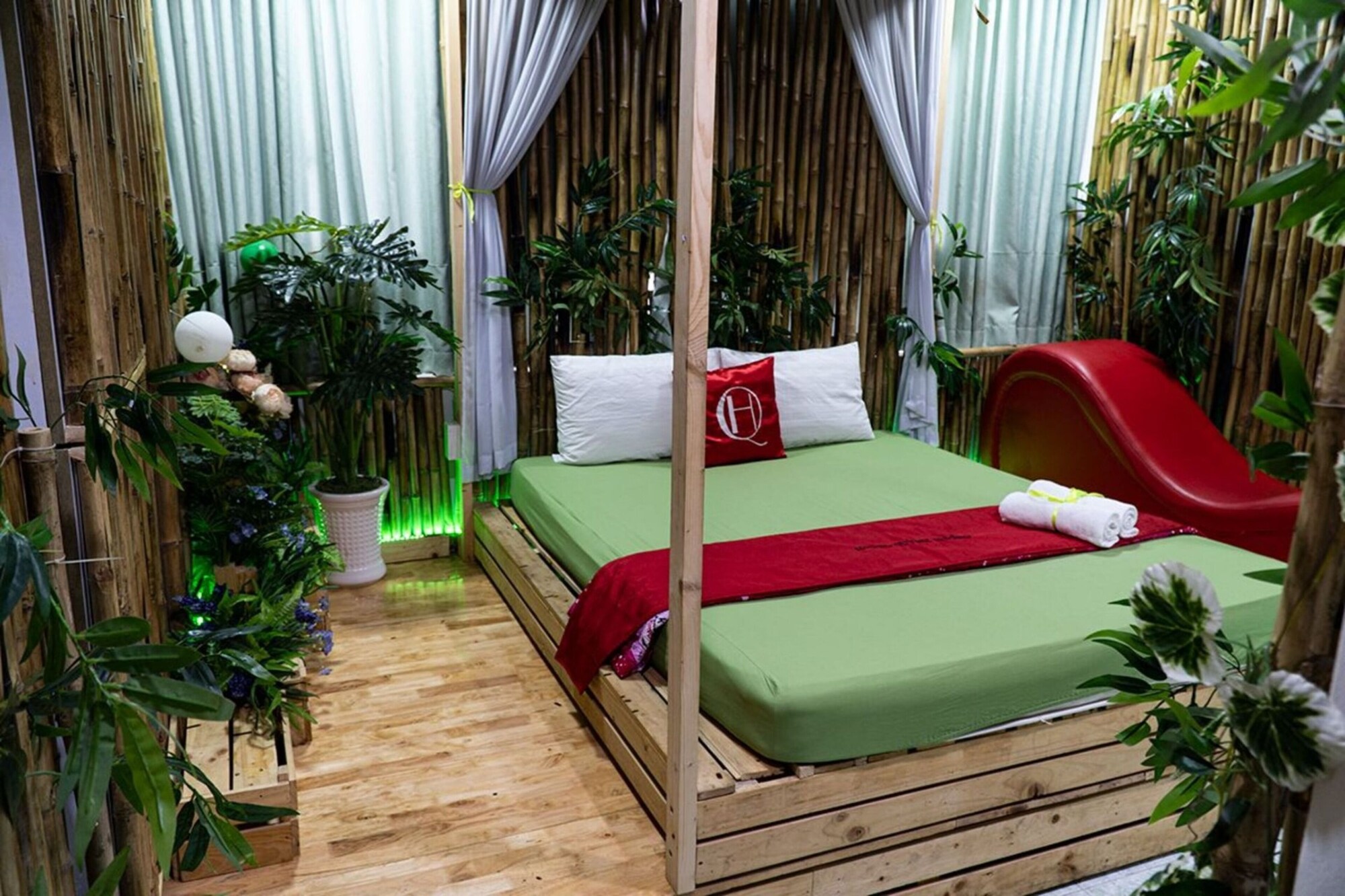 VIP, DELUXE, DOUBLE BED