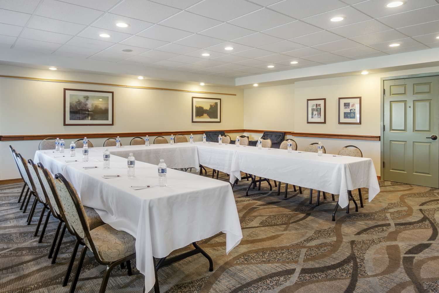 Best Western Plus Edmonds Harbor Inn 31/40