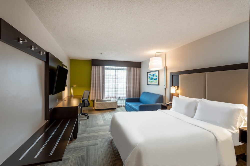 غرفة قياسية بسرير كوين بحوض استحمام لذوي الإعاقة، Holiday Inn Express Philadelphia Ne - Bensalem 3/7