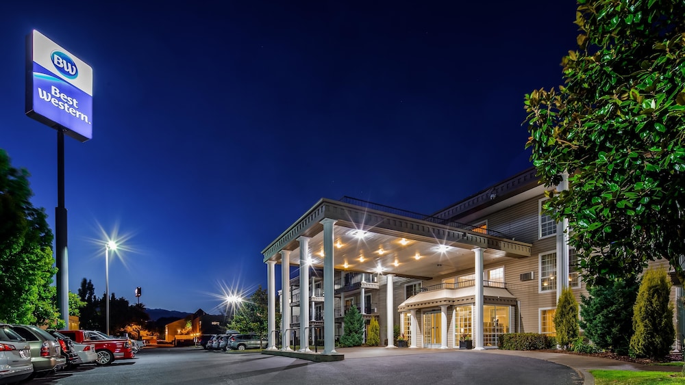 Best Western Plus Grand Manor Inn 2/43
