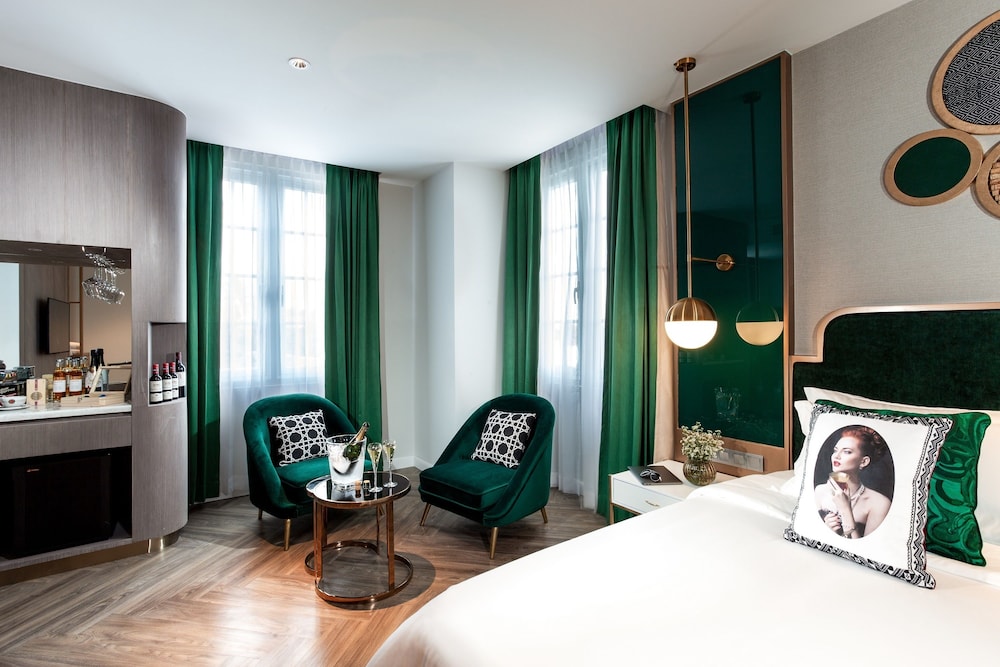 La Seine Hotel 30/74