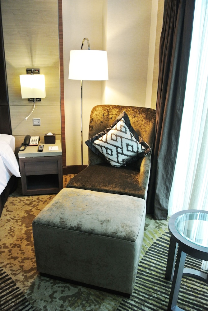 Ramada by Wyndham Bangkok Sukhumvit 11 43/83