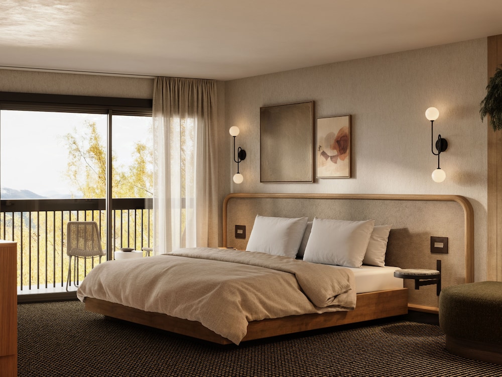 SUPERIOR, KING BED, MOUNTAIN VIEW
