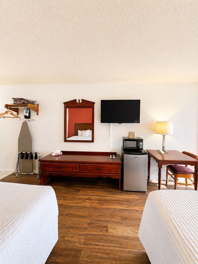 غرفة بسريرين كوين، Carriage House Inn 10/10