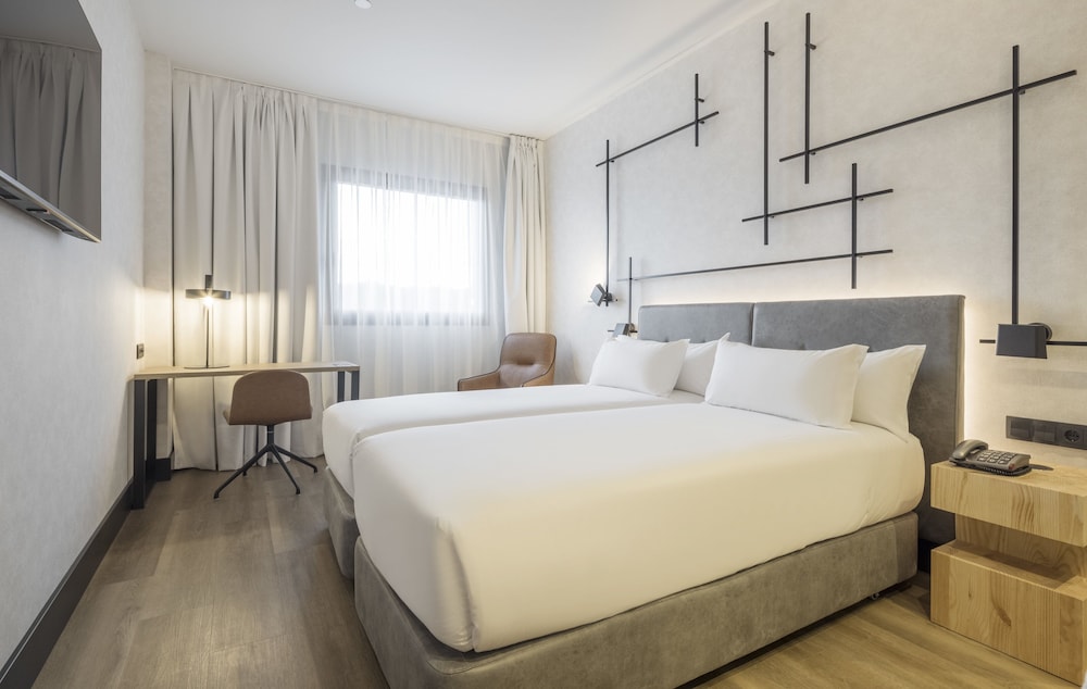 ROOM, DOUBLE BED